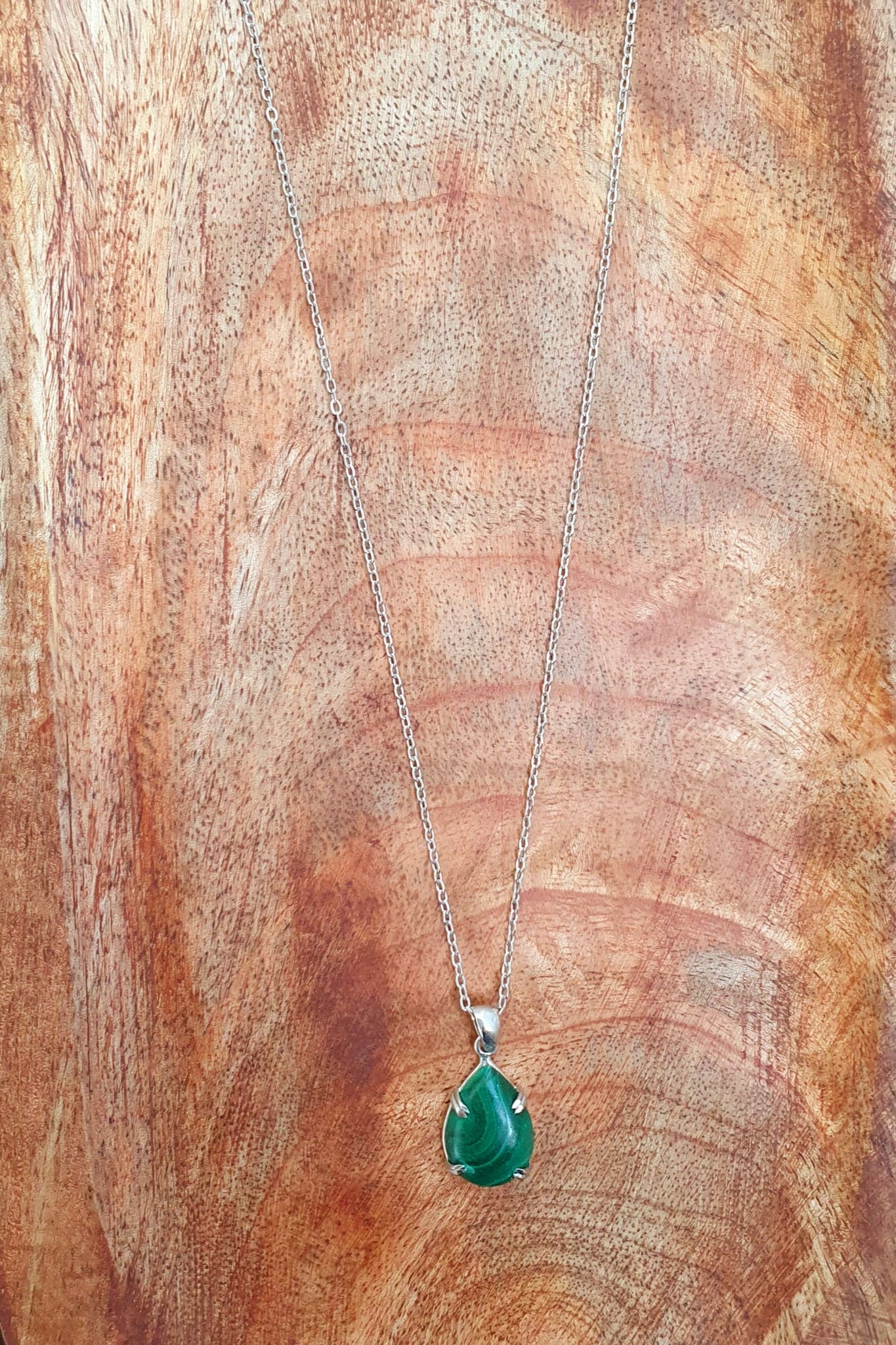 Kette aus Edelstahl mit Malachit Anhänger