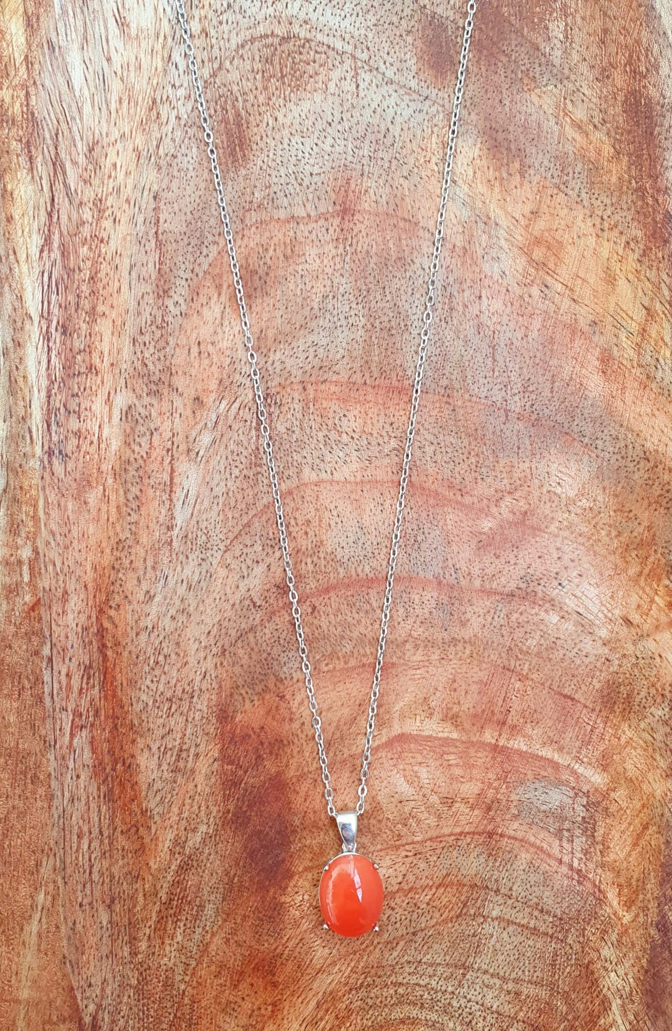 Kette aus Edelstahl mit rotem Achat Anhänger