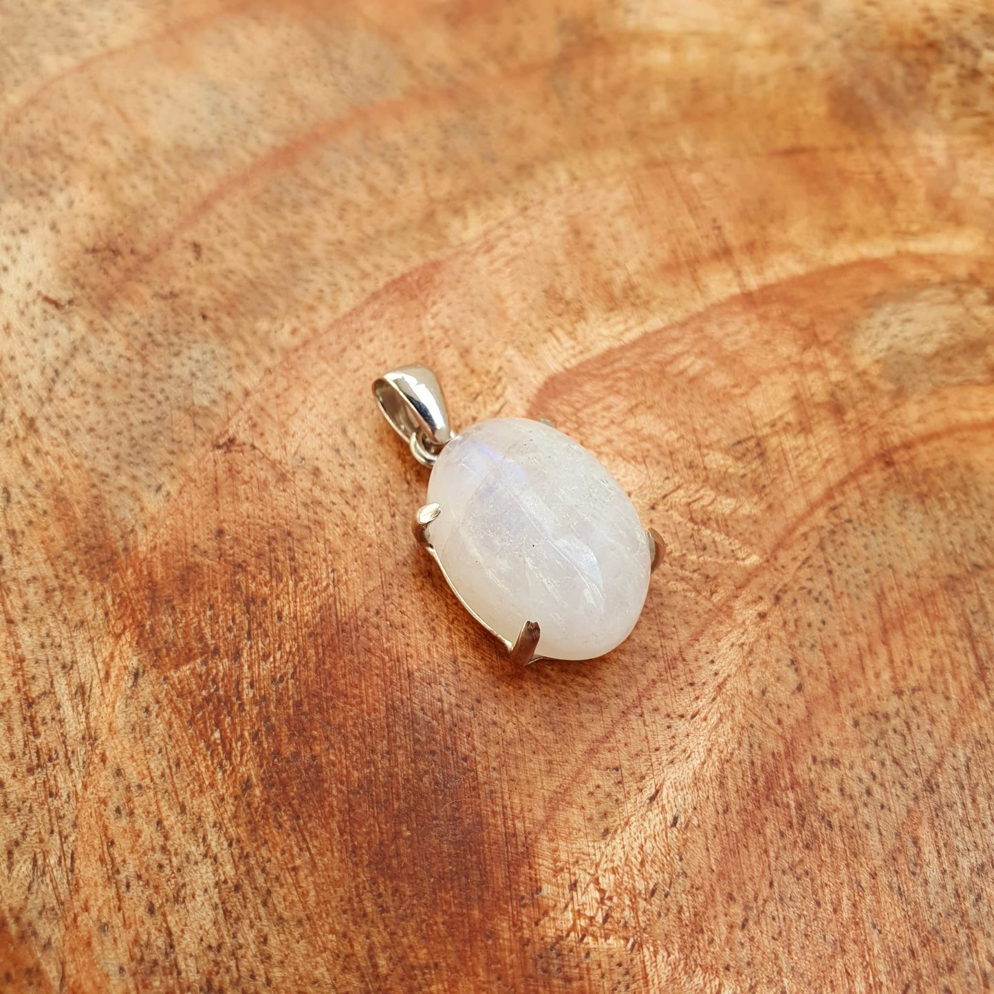 Kette aus Edelstahl mit Mondstein Anhänger