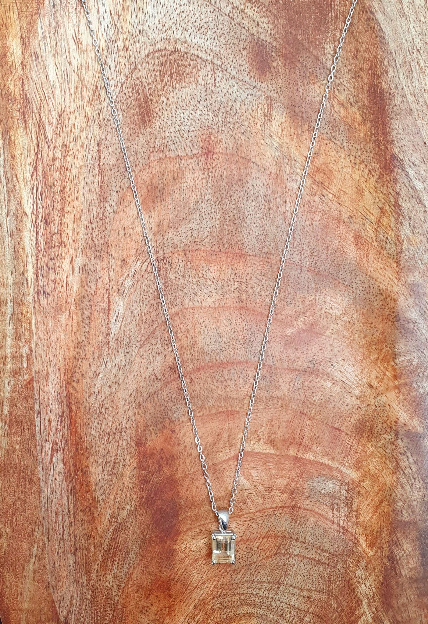 Kette aus Edelstahl mit Citrin Anhänger
