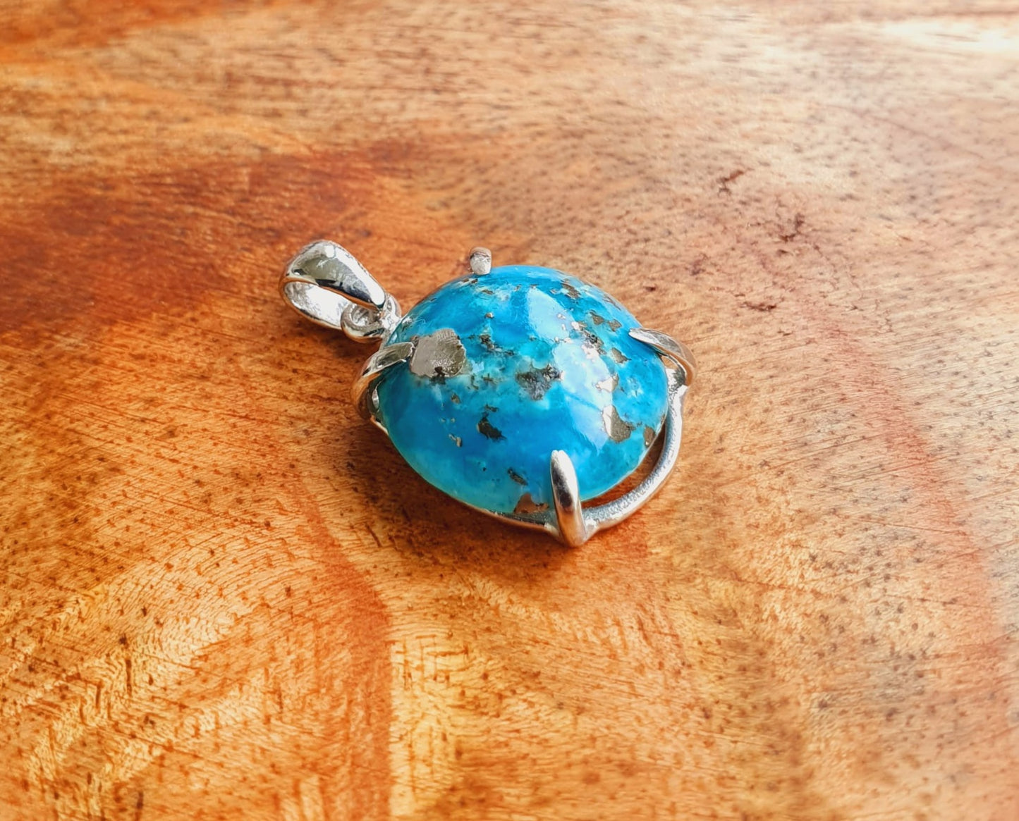 Kette aus Edelstahl mit Türkis Anhänger (Rund)