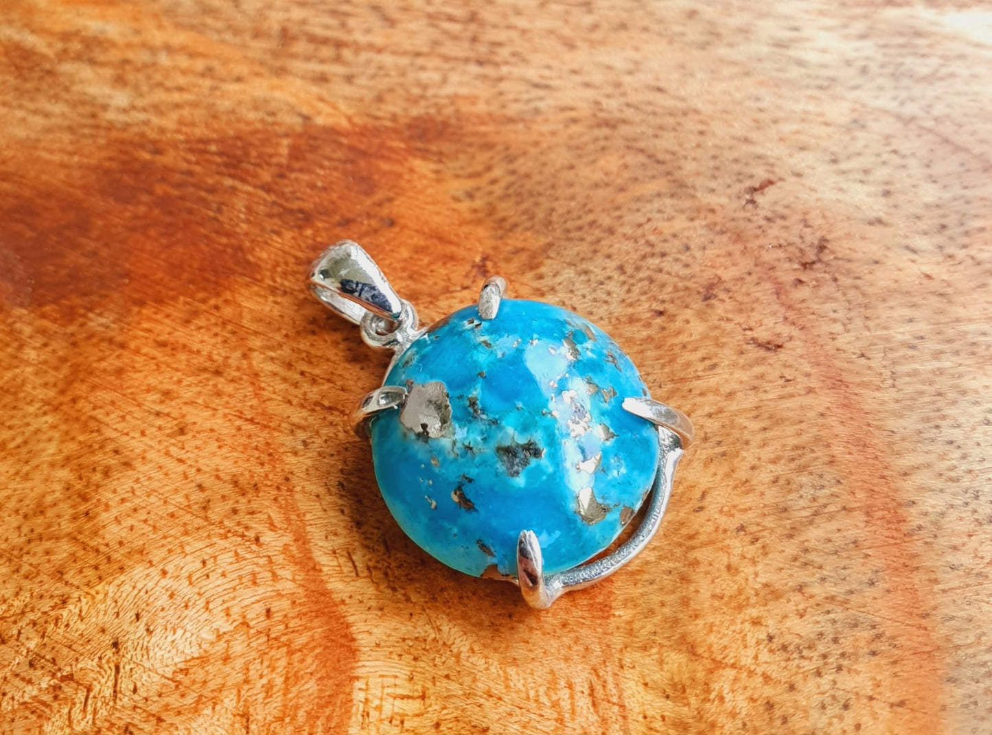 Kette aus Edelstahl mit Türkis Anhänger (Rund)