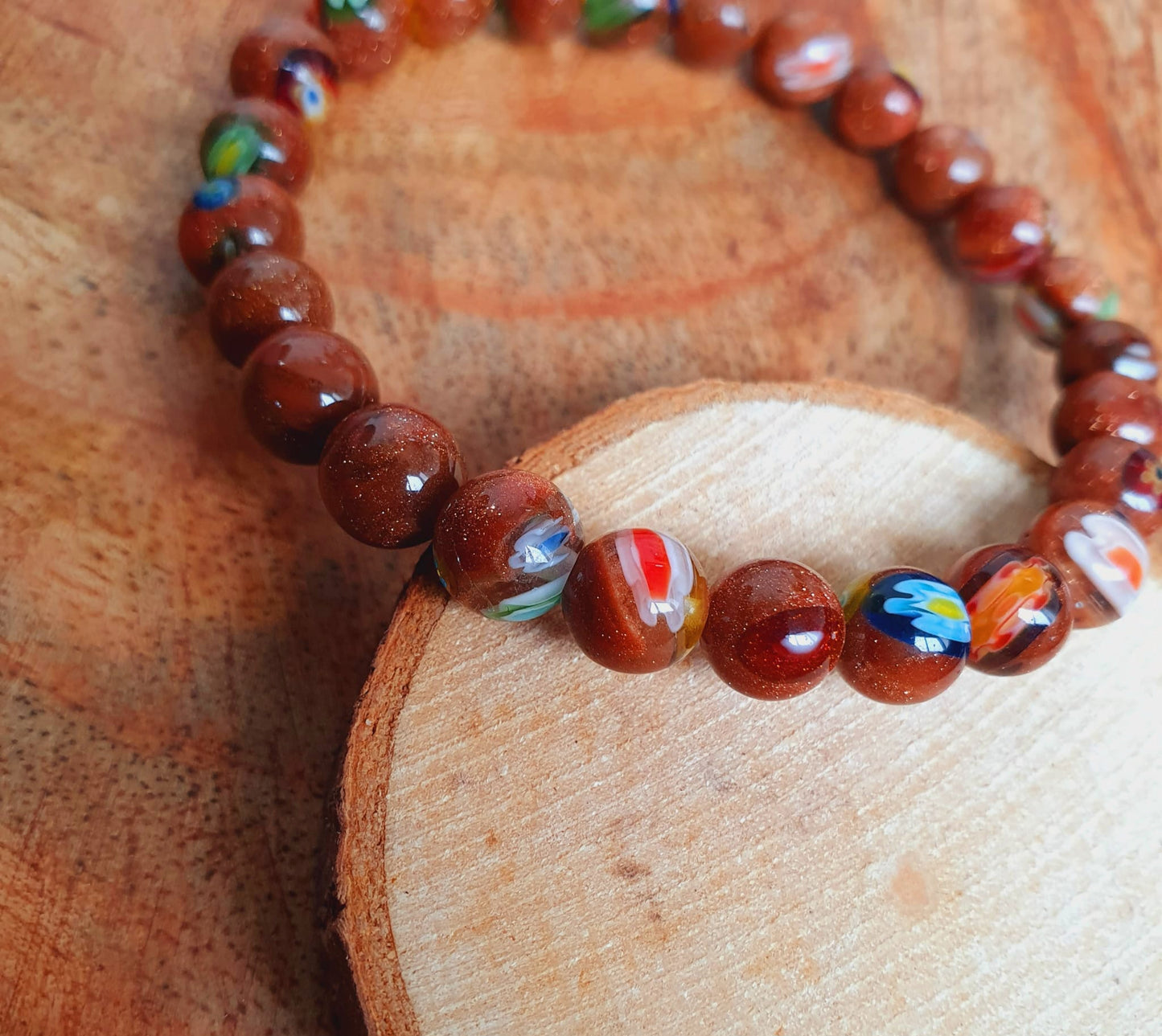 Armband aus handgemachten Murano-Glasperlen mit Glitzerdetails