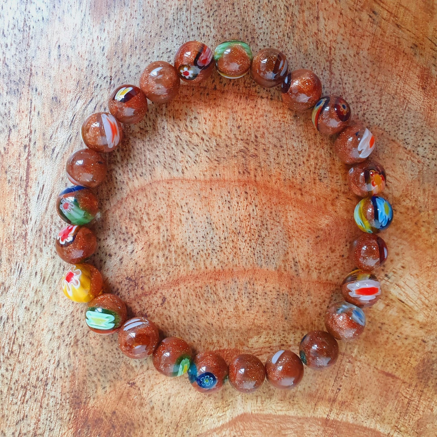 Armband aus handgemachten Murano-Glasperlen mit Glitzerdetails