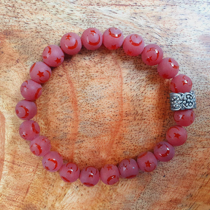 Rotes Achat Armband (mattiert) mit Sichel-Stern-Muster und Silberdetail
