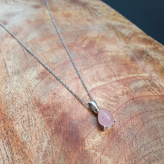Kette aus Edelstahl mit Rosenquarz Anhänger