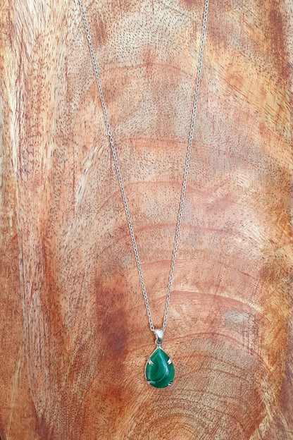 Kette aus Edelstahl mit Malachit Anhänger