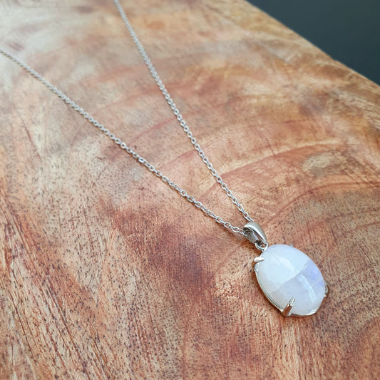 Kette aus Edelstahl mit Opal Anhänger