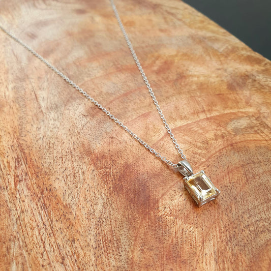 Kette aus Edelstahl mit Citrin Anhänger