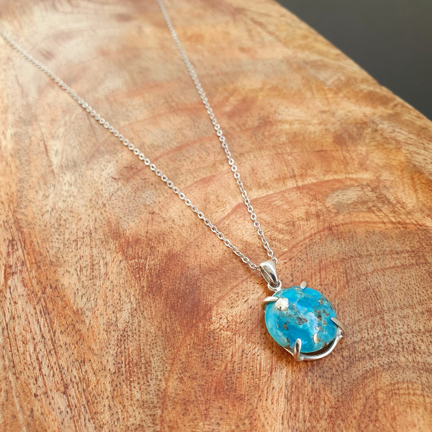 Kette aus Edelstahl mit Türkis Anhänger (Rund)